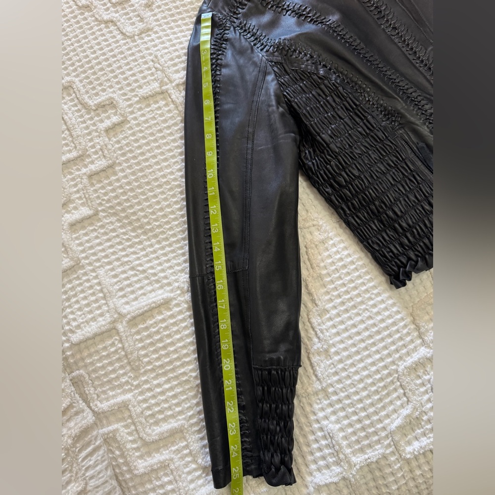 Double D Ranch AMAZING Leather coat. Worn 2x. Smoke free home. - Picture 5 of 10